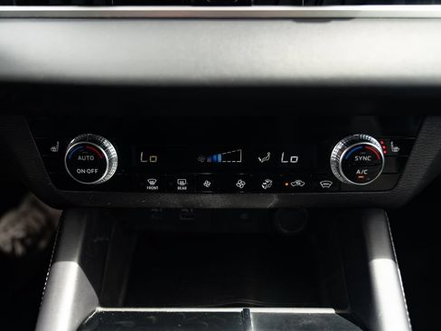 Used 2024 Mitsubishi Outlander SE AWD/4WD image 15