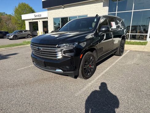 Used 2024 Chevrolet Tahoe High Country AWD/4WD image 2