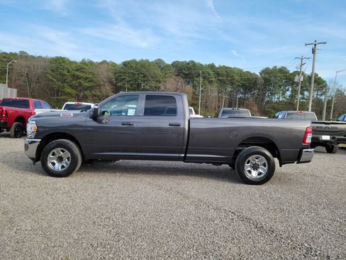 Used 2023 RAM 2500 Tradesman w/ Chrome Appearance Group image 6