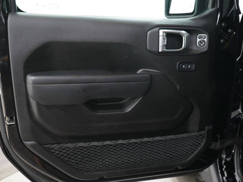 Used 2025 Jeep Wrangler Unlimited Rubicon w/ Convenience Group AWD/4WD image 22