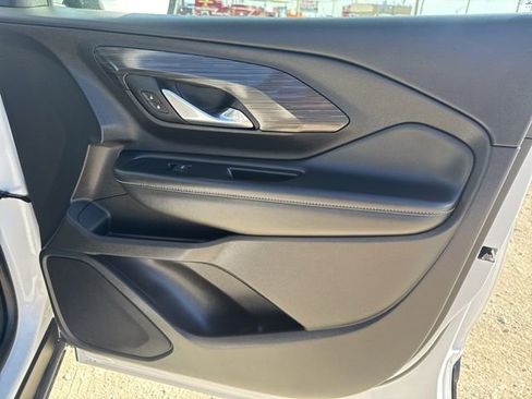 Used 2024 GMC Terrain SLE image 19