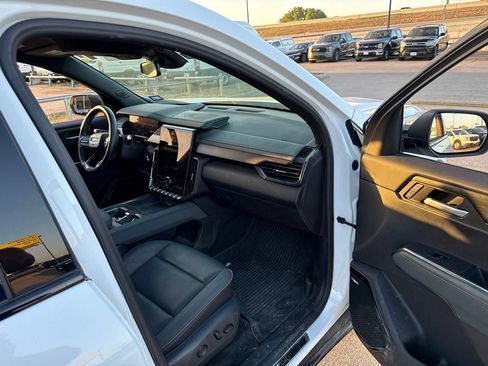 Used 2024 GMC Acadia AT4 w/ Luxury Package AWD/4WD image 15