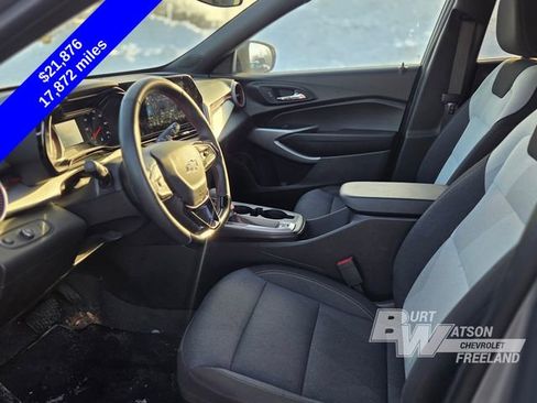 Used 2025 Chevrolet Trax RS w/ Driver Confidence Package image 12