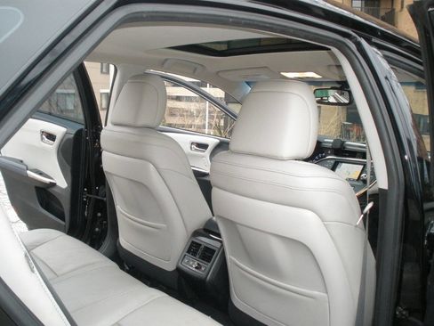 Used 2013 Toyota Avalon Limited image 30