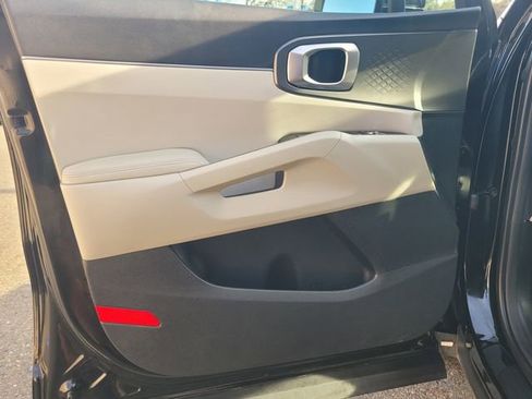 Used 2025 Kia Sorento EX image 16