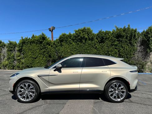 Used 2021 Aston Martin DBX image 15