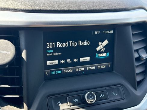 Used 2017 GMC Acadia SLE AWD/4WD image 14