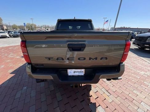 Used 2025 Toyota Tacoma TRD Sport AWD/4WD image 30