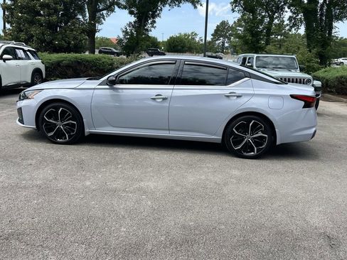 Used 2023 Nissan Altima 2.5 SR w/ SR Premium Package FWD image 4