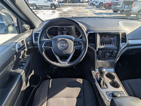 Used 2018 Jeep Grand Cherokee Laredo image 16