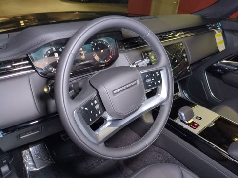 New 2026 Land Rover Range Rover Long Wheelbase SE AWD/4WD image 17