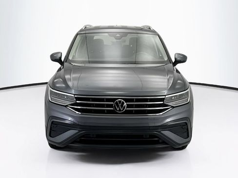 Used 2023 Volkswagen Tiguan SE FWD image 2
