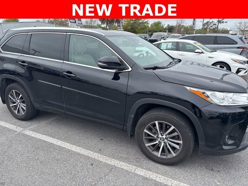 Used 2017 Toyota Highlander XLE image 12