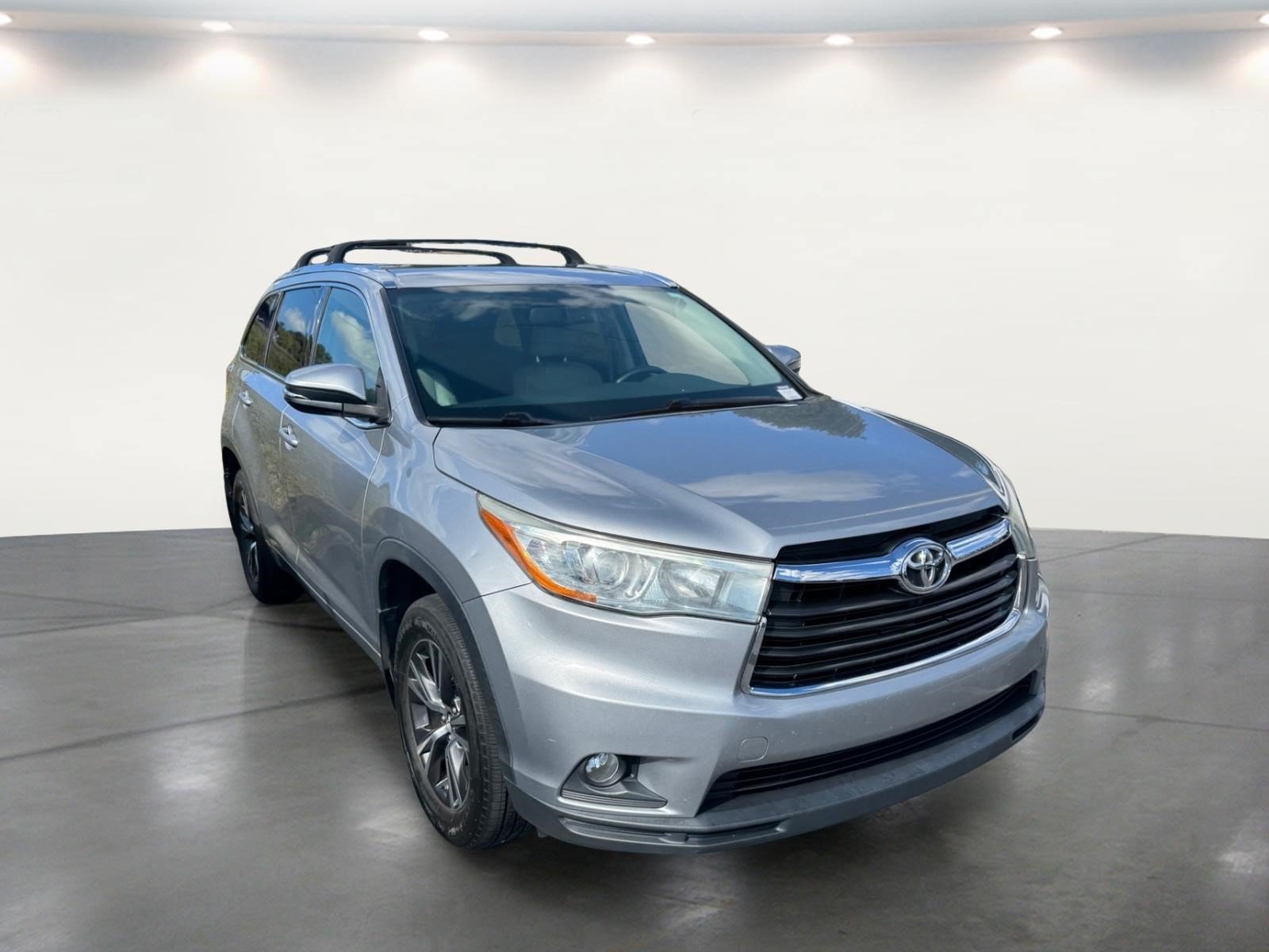 Used 2016 Toyota Highlander XLE AWD/4WD image 9