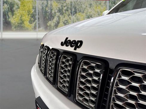 Used 2020 Jeep Grand Cherokee Altitude AWD/4WD image 21