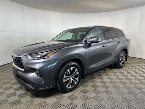 Used 2022 Toyota Highlander XLE image 7