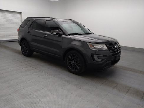 Used 2017 Ford Explorer XLT w/ Equipment Group 202A FWD image 11