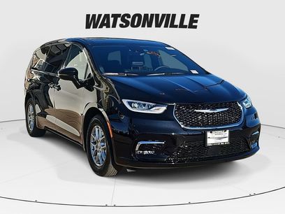 New 2026 Chrysler Pacifica Select