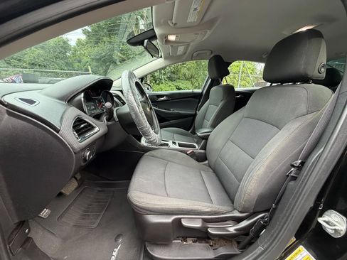 Used 2017 Chevrolet Cruze LS FWD image 18