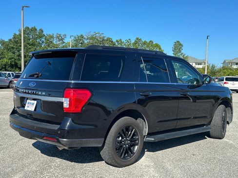 Certified 2024 Ford Expedition XLT image 5
