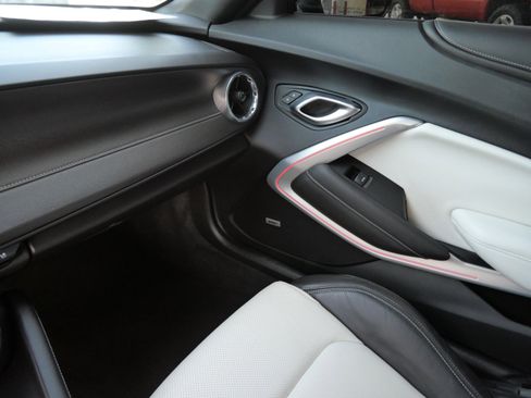 Used 2019 Chevrolet Camaro SS image 11