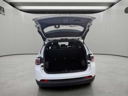 Used 2025 Jeep Compass Latitude image 10