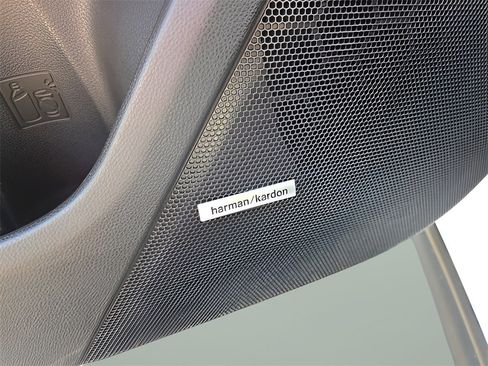 Used 2024 Subaru Crosstrek 2.5i Limited w/ Crosstrek Mirror Package image 18