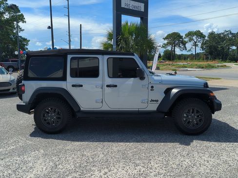 Used 2024 Jeep Wrangler Unlimited Sport AWD/4WD image 8