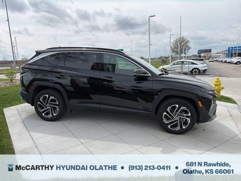 Used 2025 Hyundai Tucson Limited AWD/4WD image 18