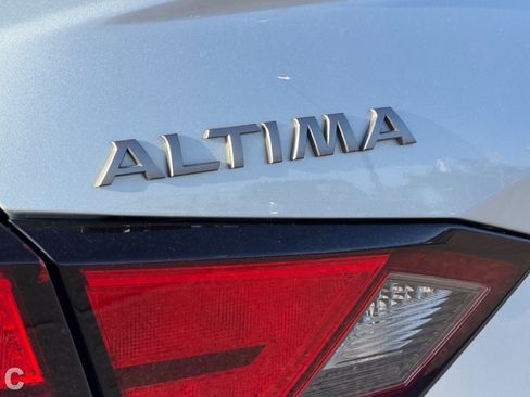 Used 2023 Nissan Altima 2.5 SR FWD image 20