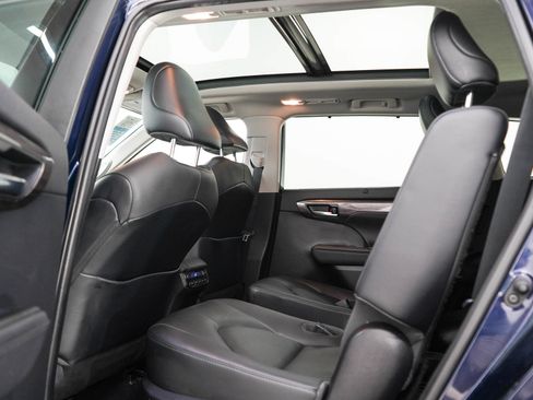 Used 2021 Toyota Highlander Platinum AWD/4WD image 18