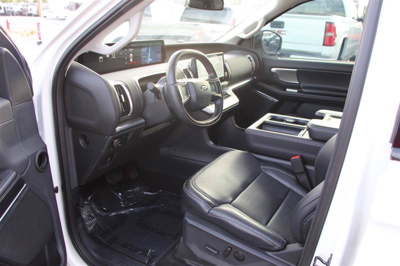 Used 2025 Ford Expedition Max Platinum w/ Driver's Package AWD/4WD image 9