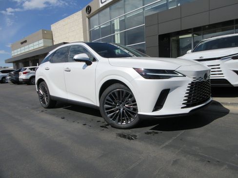 Used 2025 Lexus RX 450h AWD w/ Luxury Package image 13