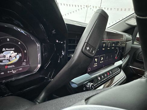 Used 2024 GMC Sierra 3500 SLE w/ SLE Convenience Package image 33