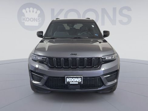 Used 2025 Jeep Grand Cherokee Altitude image 11