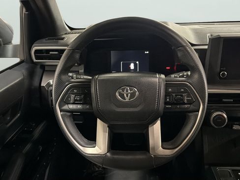 Used 2025 Toyota 4Runner SR5 AWD/4WD image 22