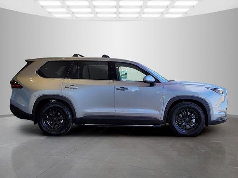 New 2026 Toyota Grand Highlander XLE image 2