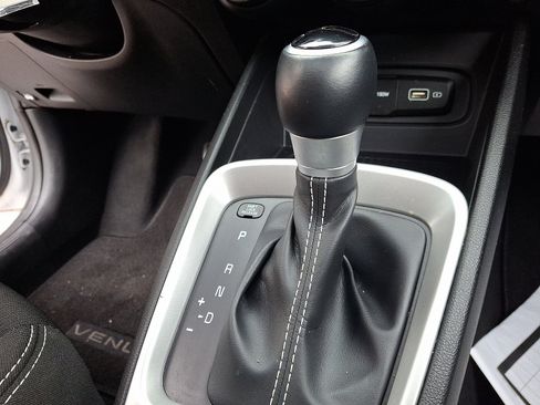 Used 2022 Hyundai Venue SEL image 15