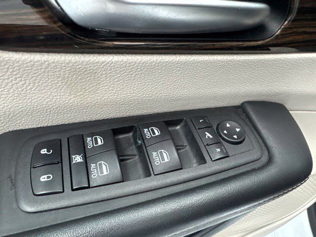 Used 2023 Chrysler Pacifica Limited FWD image 22