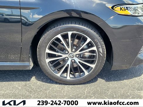 Used 2020 Toyota Camry SE image 7