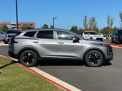 New 2026 Kia Sportage LX image 9