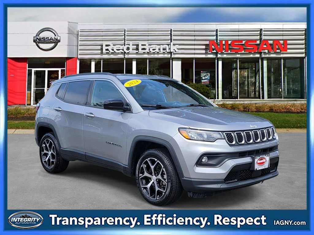 Used 2024 Jeep Compass Latitude AWD/4WD image 1
