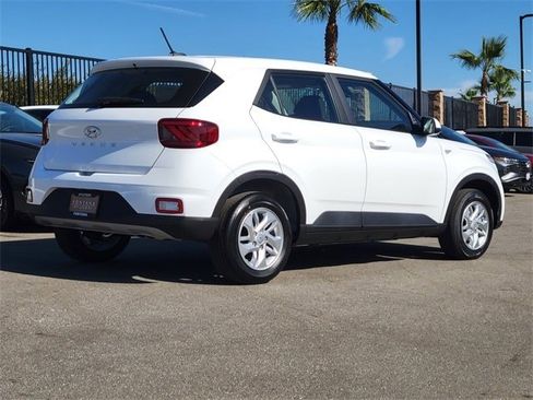 New 2026 Hyundai Venue SE image 2