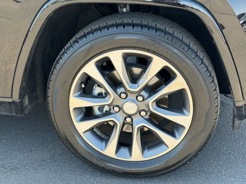 Used 2017 Jeep Grand Cherokee Overland w/ Jeep Active Safety Group RWD image 10