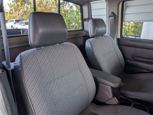 Used 1997 Nissan Pickup 2WD King Cab image 6
