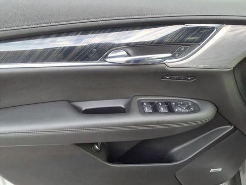 Used 2020 Cadillac XT6 Premium Luxury image 13