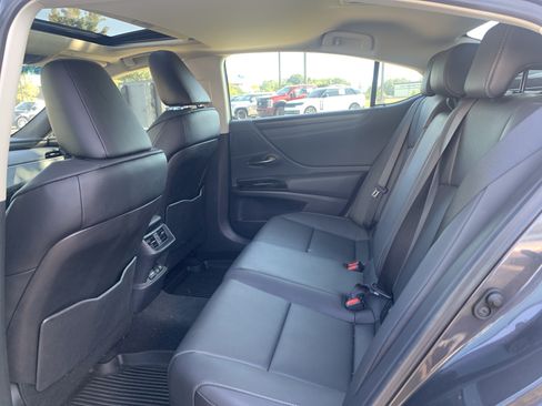 Used 2025 Lexus ES 350 w/ Premium Package FWD image 32