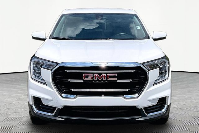 Used 2024 GMC Terrain SLE FWD image 2