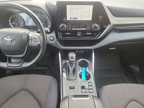 Used 2023 Toyota Highlander LE image 13