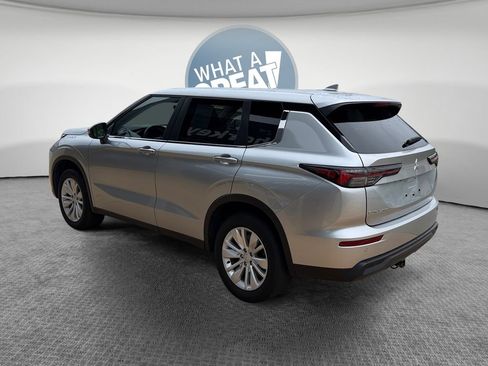 Used 2025 Mitsubishi Outlander ES AWD/4WD image 6